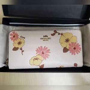 Coach Accordion Zip Wallet With Floral Print Chalk C9014 NIB